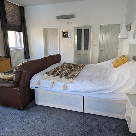 Gorgeous Comfortable Apartment On The High Street Merthyr Tydfil Zewnętrze zdjęcie