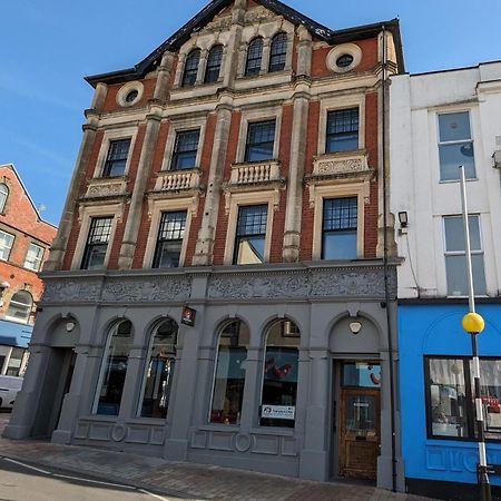 Gorgeous Comfortable Apartment On The High Street Merthyr Tydfil Zewnętrze zdjęcie