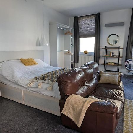 Gorgeous Comfortable Apartment On The High Street Merthyr Tydfil Zewnętrze zdjęcie