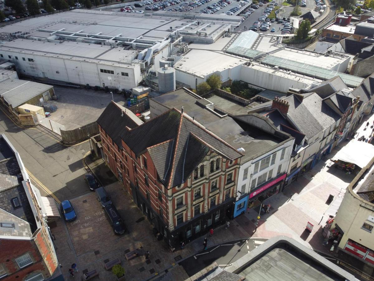 Gorgeous Comfortable Apartment On The High Street Merthyr Tydfil Zewnętrze zdjęcie