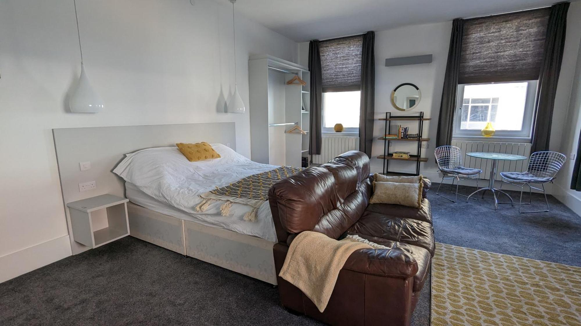 Gorgeous Comfortable Apartment On The High Street Merthyr Tydfil Zewnętrze zdjęcie